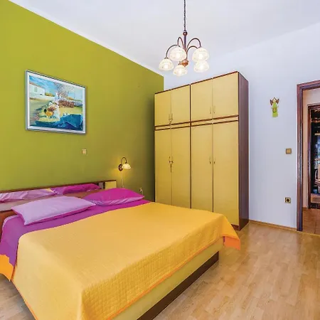 Apartment Two-bedroom In Novi Vinodolski
